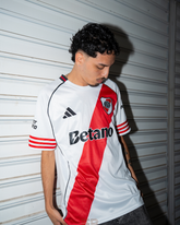 Camisa Masculina River Plate I 25/26 Torcedor - Pronta Entrega